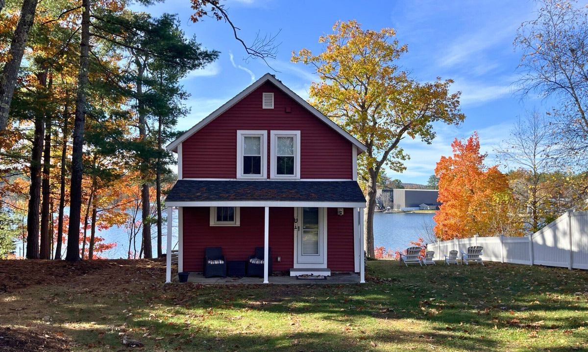 Lochmere House | Sunset Bungalow on Lake Winnisquam