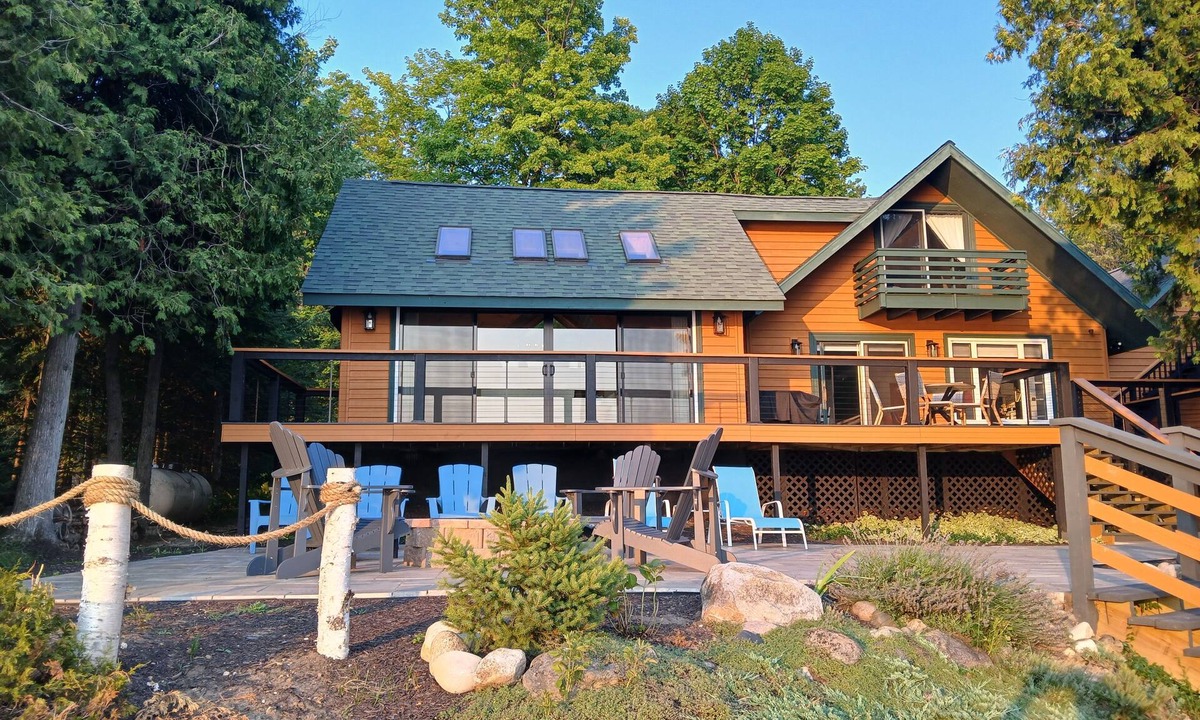 Charlevoix House | Sunset Paradise on Lake Michigan