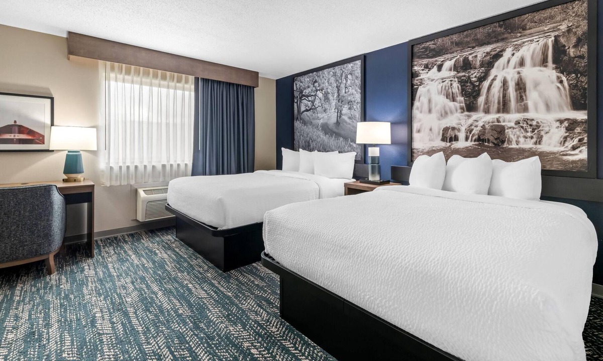 Perham Hotel | Super 8 by Wyndham Perham