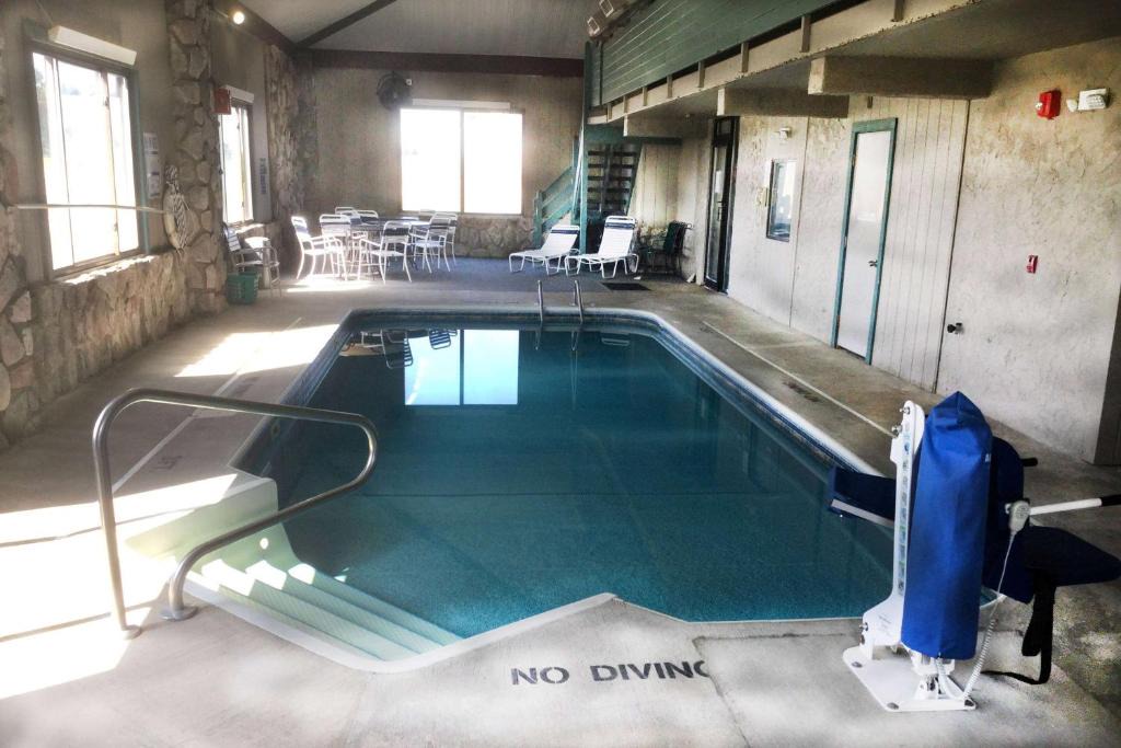 Petoskey Hotel | Super 8 by Wyndham Petoskey