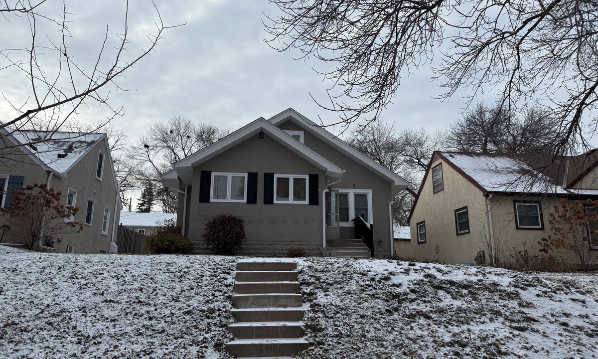 Robbinsdale House | Taurus Rising ~ Entire Home