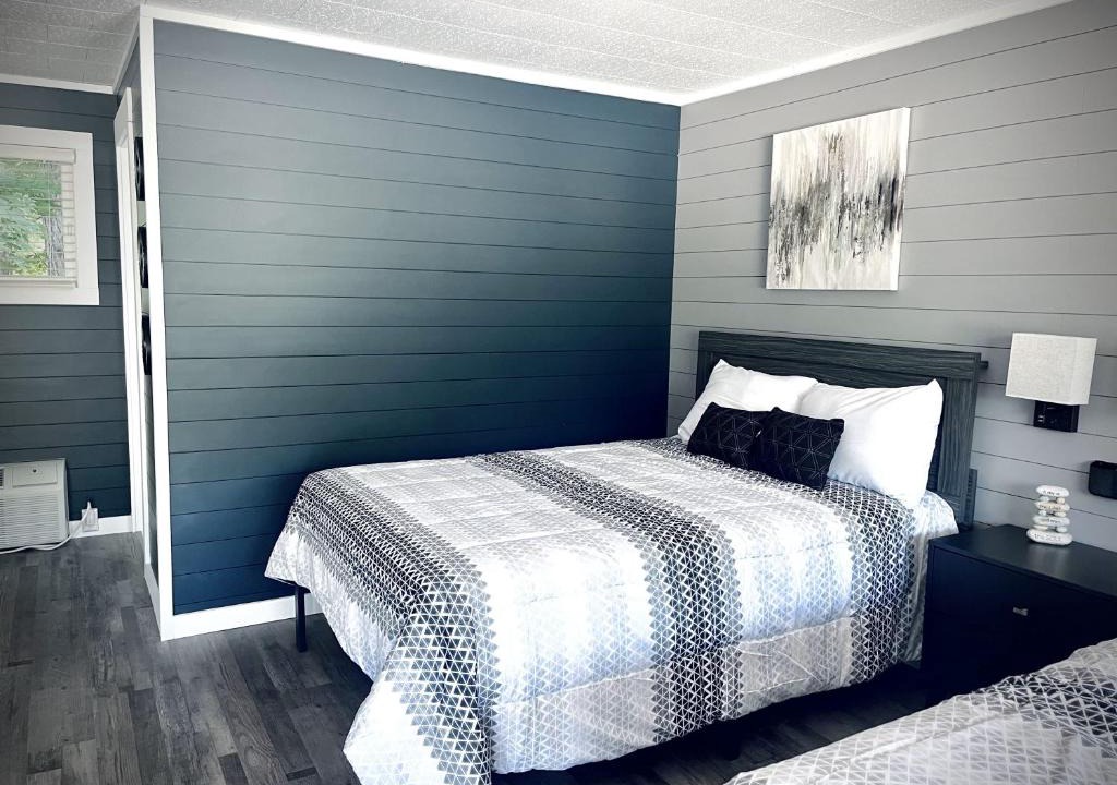Roscommon Apartment | TeePee Room 12-Newly Renovated