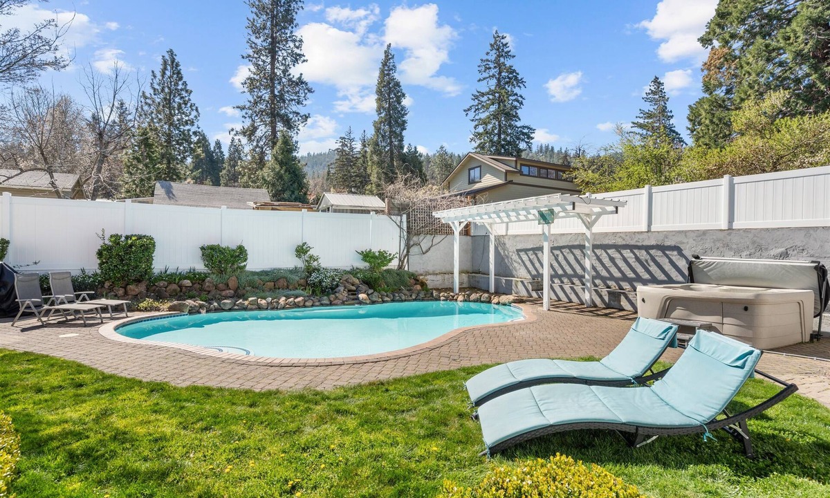 Ashland House | The Ashland Social | Entire Estate