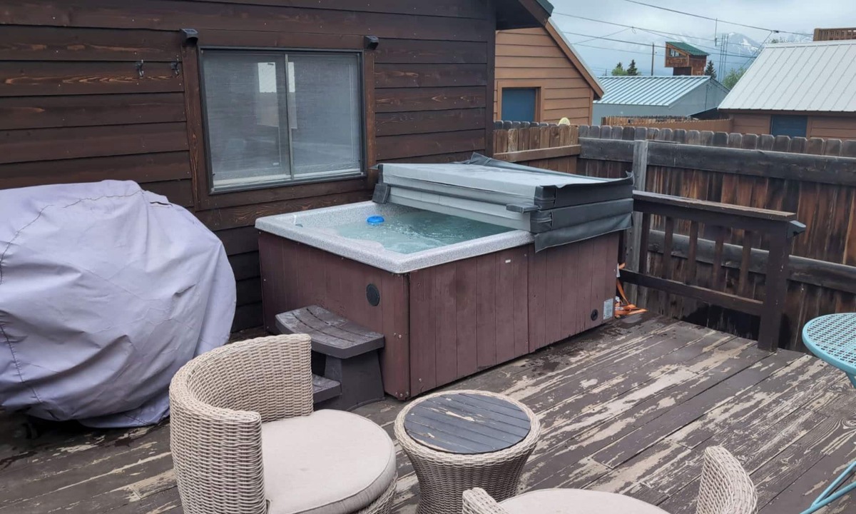 Leadville House | The Little Lodge Leadville — 2BR with Hot Tub, Pet-OK, 1.5 Blocks to Harrison