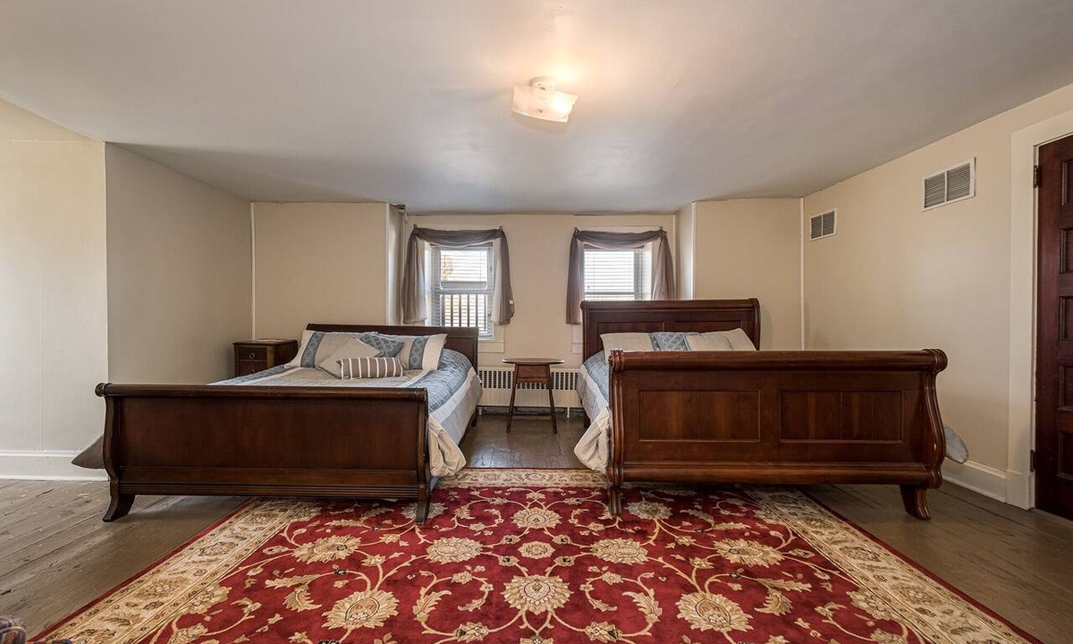 Chalk Hill Hotel | The Marshall | Historic Victorian Inn Room
