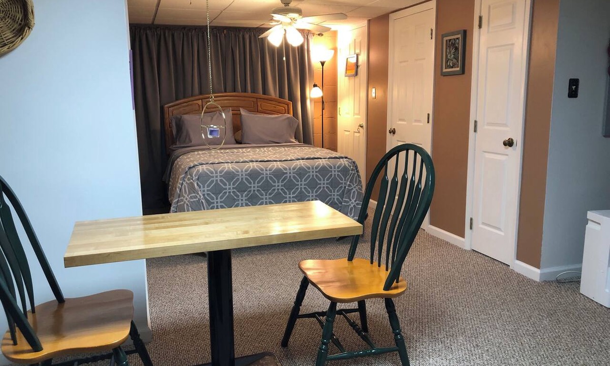 Stroudsburg Apartment | The Nesting Place in the Pocono’s LLC Peaceful private country studio apartment