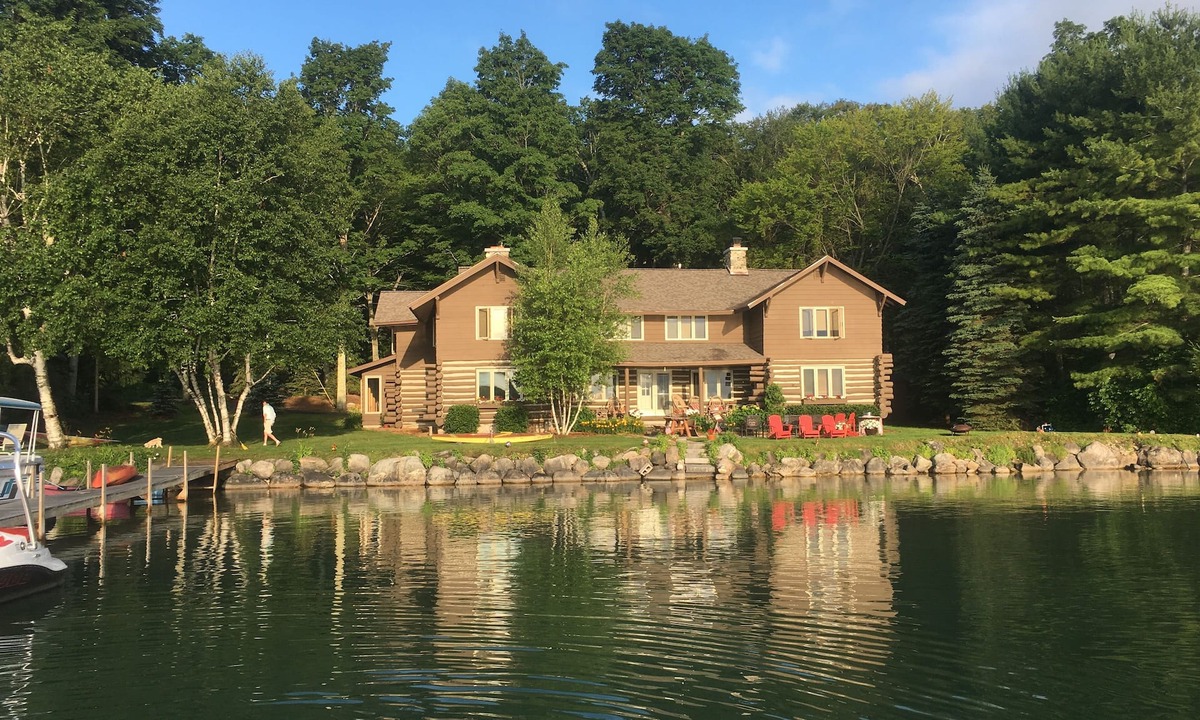 Boyne City Cabin | The Shadow Trails Inn- 'The Lodge' on Walloon Lake