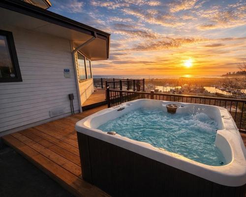Harbor House | The White Haus - Harbor Views, Hot Tub, Game Room