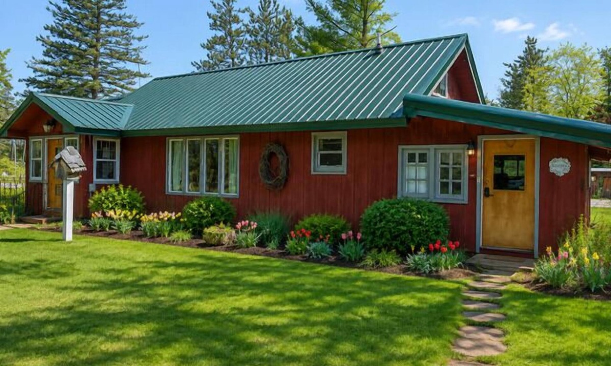 Grayling Cottage | This is a 4 bedroom, with three bathroom home. Located in the heart of Lovells with a short two track that leads to the river. Located only 3 minutes from the Lovells Riverside Tavern it offers a secluded get away for you and your friends.