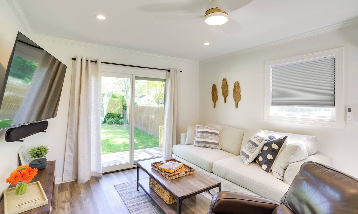 Three Oaks Cottage | Three Oaks Home w/Guest House - 8 Mi to Beach!
