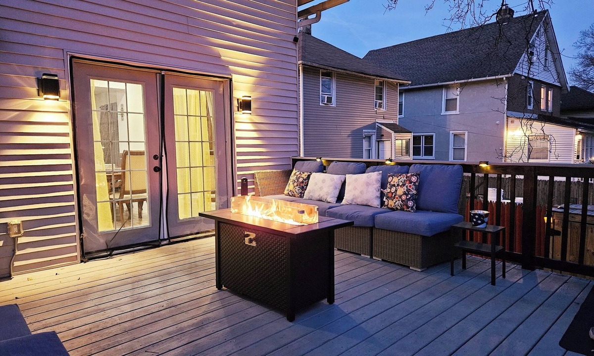 East Lansdowne House | Tudor Lux