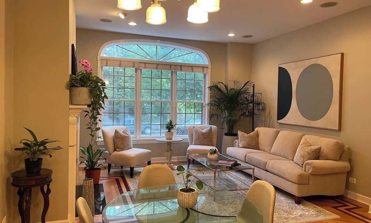 West Town Condo | Ukrainian Village 3BR/3BA Private Patio, Parking