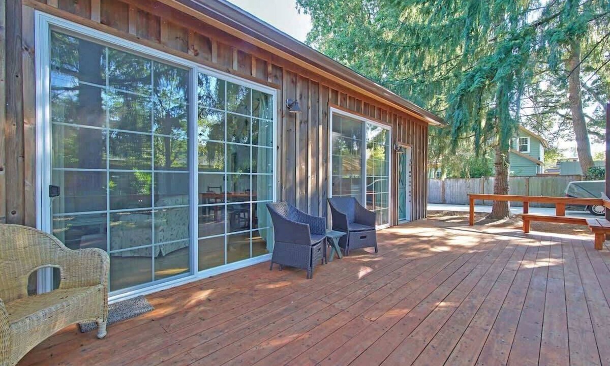 McMinnville House | Upcycled Oasis - McMinnville Couple Monthly Stay