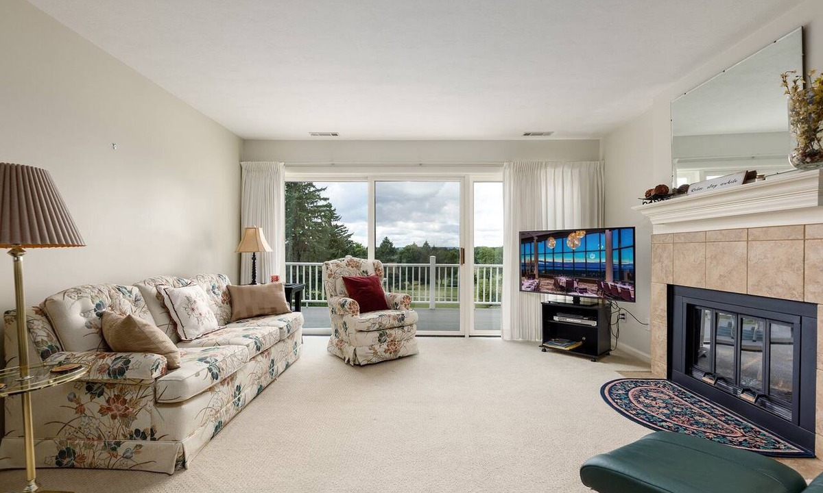 Acme Condo | Valleyway Getaway | Golf | AC | 2 Beds + Baths