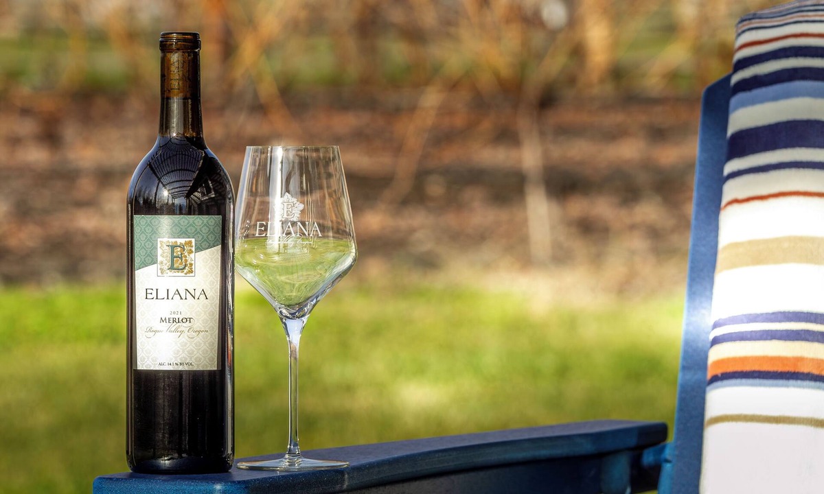Medford Cottage | Vineyard Cottage Near Medford Mountain Views Deck, Fire Pit & Nespresso