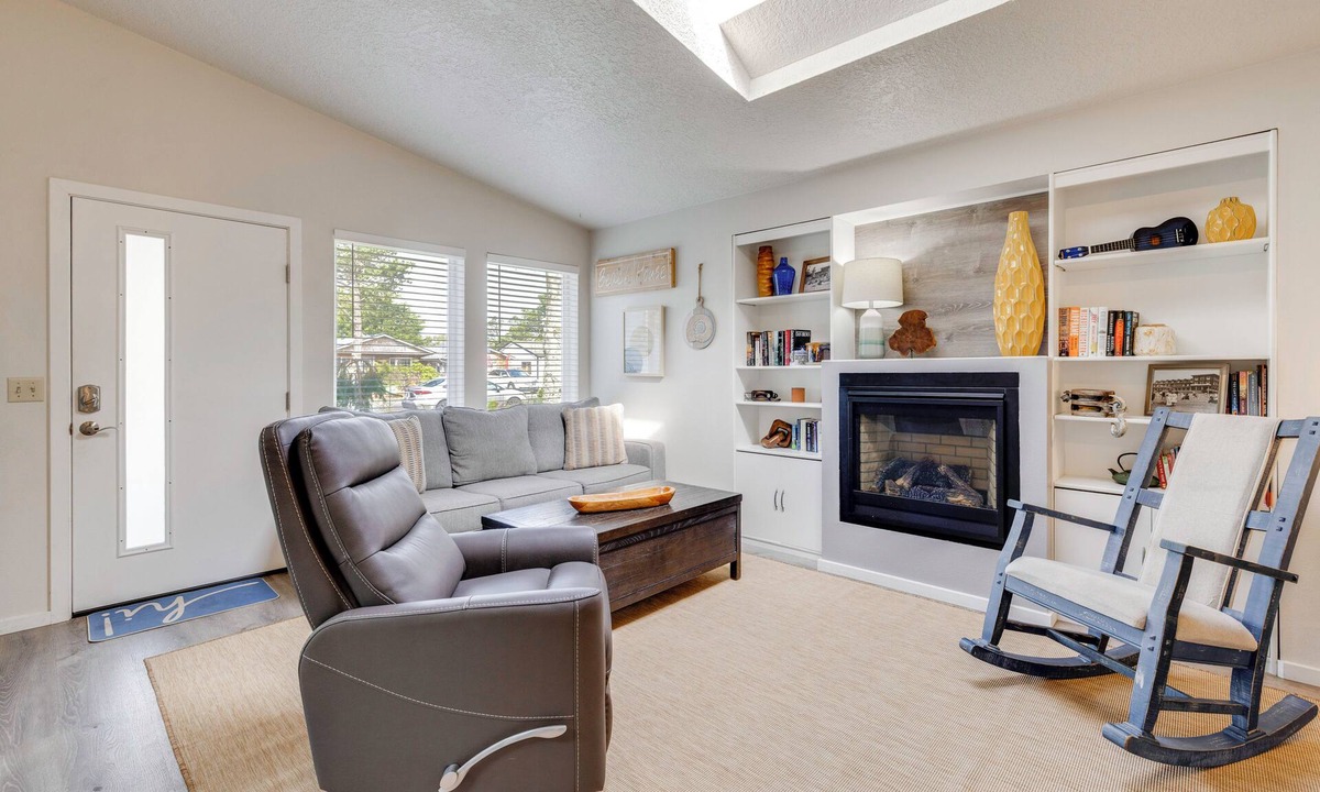 Seaside Cottage | Walk to Seaside Beach: Vacation Rental Cottage!