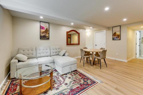 Seattle Metro Area Apartment | Walk to Seward Park, Near Lumen! Pet-Friendly Apt