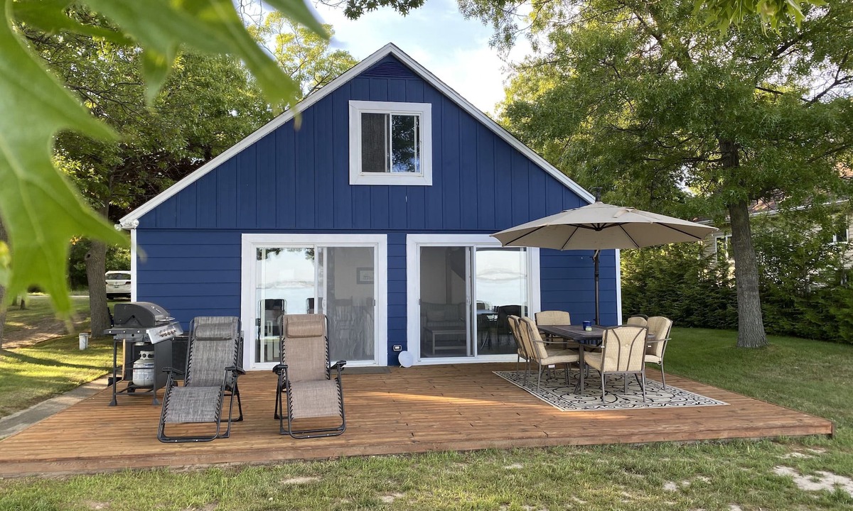 Pigeon Cottage | Waterfront Sand Point Cottage on Wild Fowl Bay Caseville MI - Dogs Welcomed