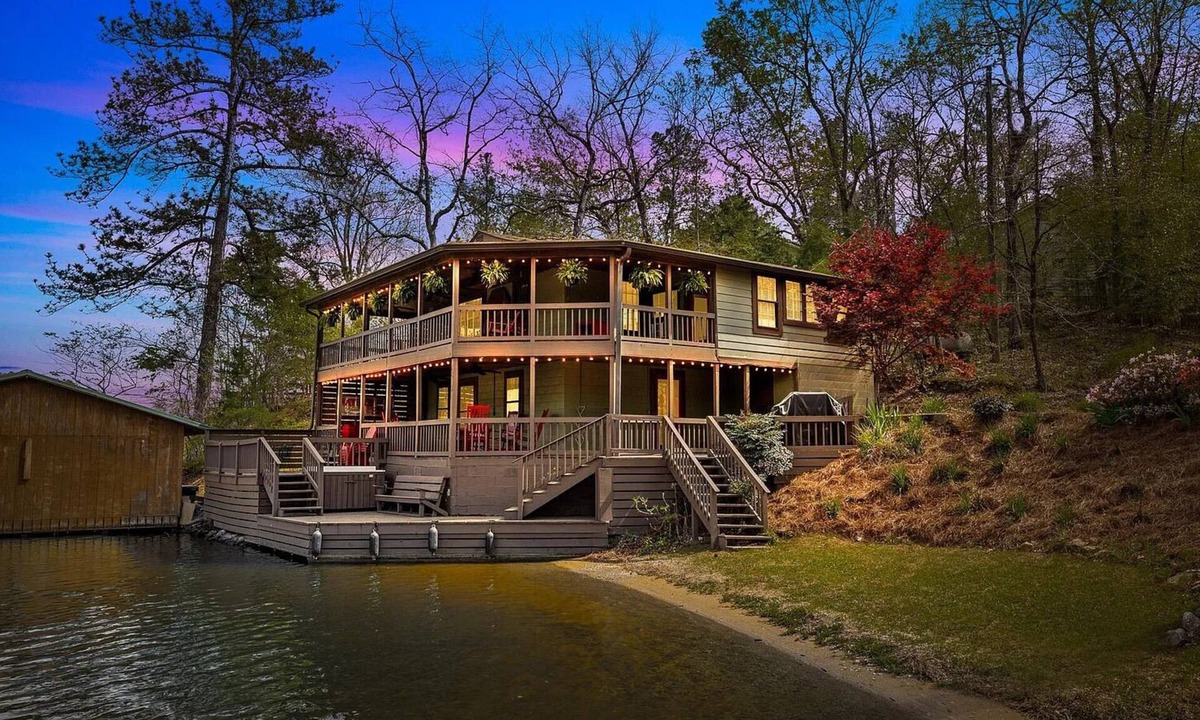 Clanton House | Welcome to Water's Edge! Clanton, AL