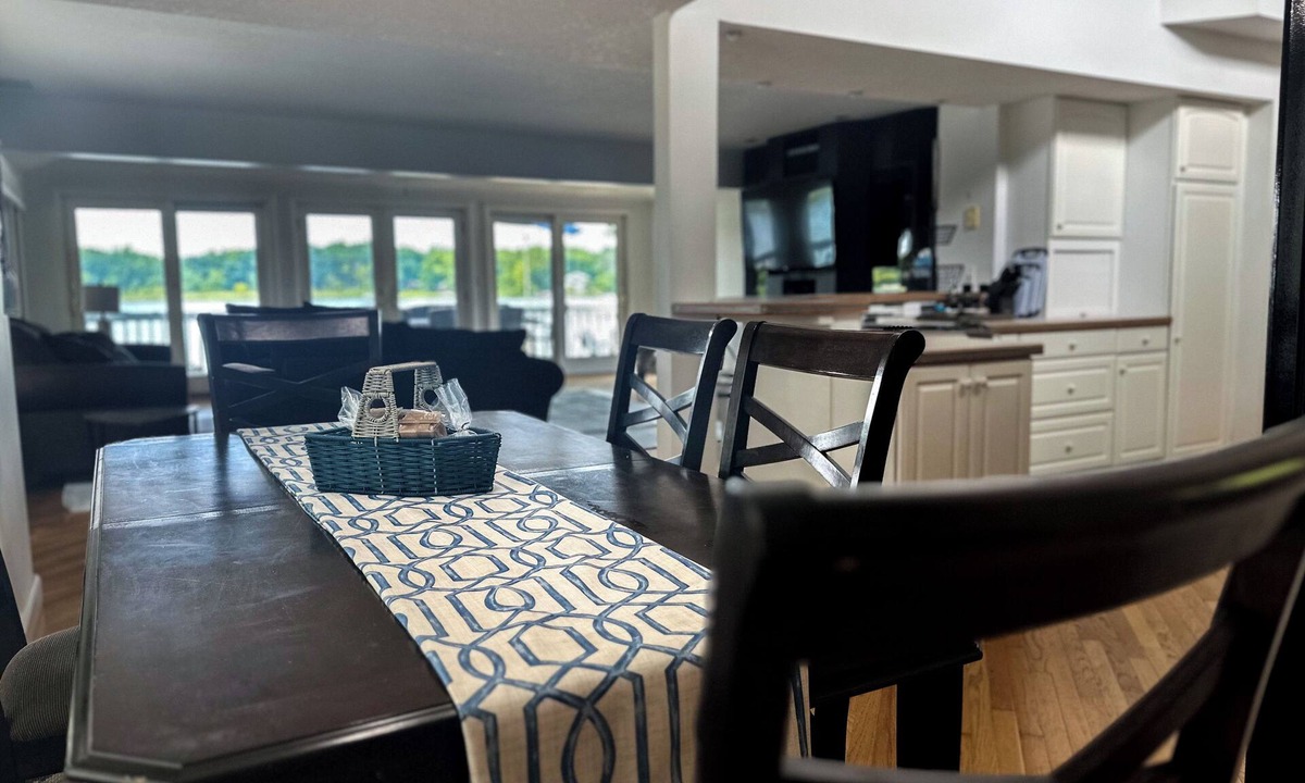 Horton House | Wolf Lake Haven - Lakefront Sleeps 16