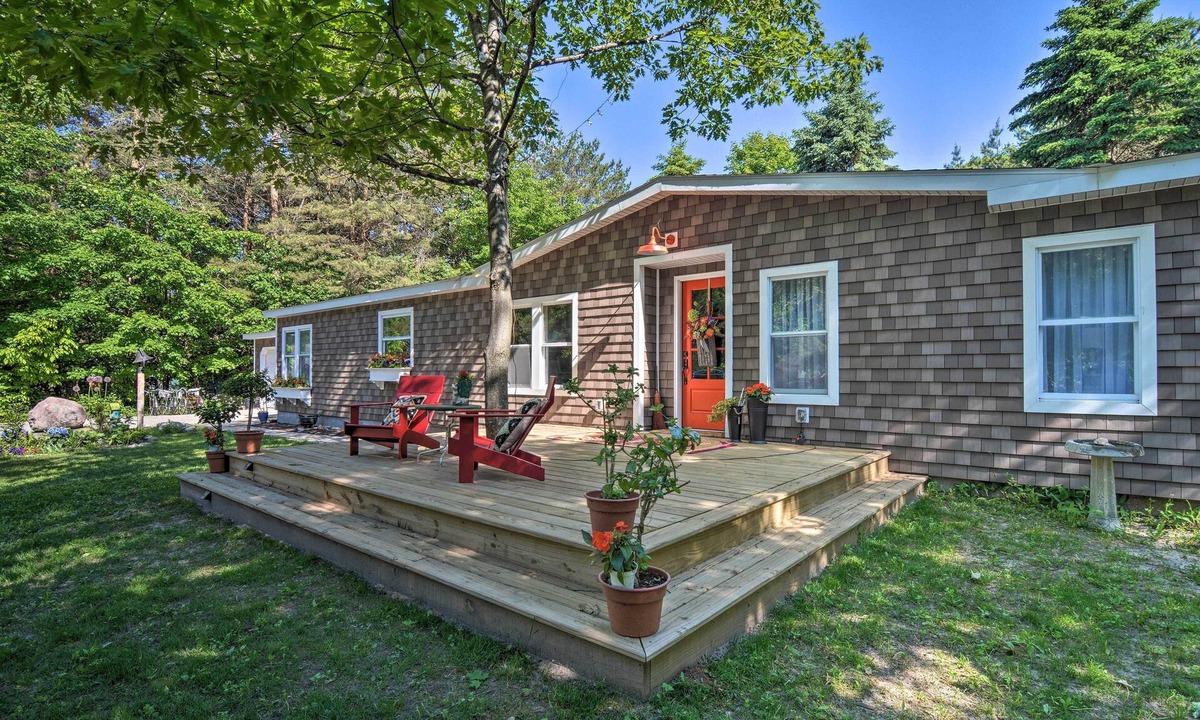 Good Hart House | Woodland Retreat: Near Trails, Golf & Wineries!
