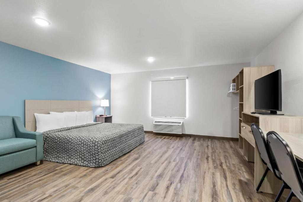 Strabane Hotel | WoodSpring Suites Washington Meadowlands PA