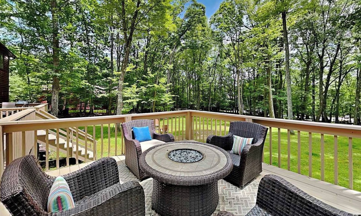 Blakeslee Cottage | Yes Deer by Taylor Made Deep Creek