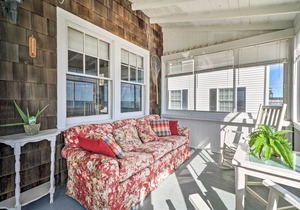 Cozy Beach Front Cottage in Hawk's Nest
