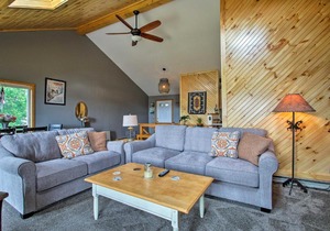 North Conway Family Condo with 3 Decks and Mtn Views!