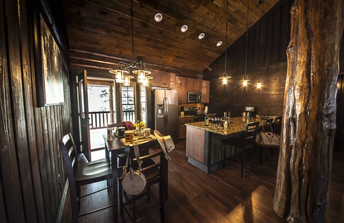 Jardine Cabin | Bear Creek Cabin 2 - 2 bed, 2 bath cabin, sleeps 6