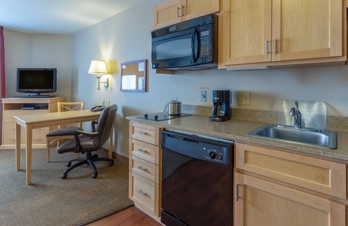 Minot Hotel | Candlewood Suites Minot by IHG