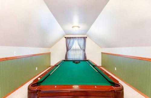 Post Falls House | Family Home With Pool Table - Fall Weekly Savings