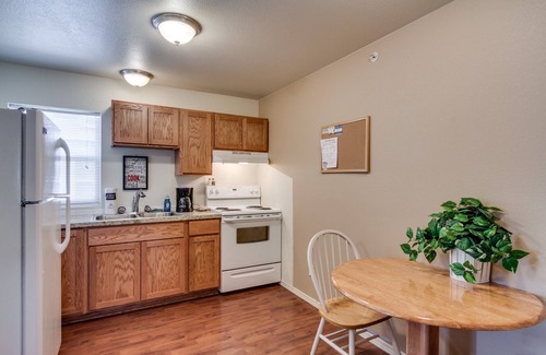 West Central Apartment | Maple Leaf Manor Suites - 1 Bedroom Queen Suite