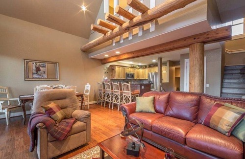 Saddle Ridge House | Ski-in/Out w/private hot tub & gorgeous views - Saddle Ridge Family Retreat
