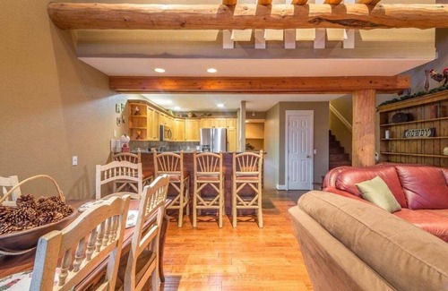 Saddle Ridge House | Ski-in/Out w/private hot tub & gorgeous views - Saddle Ridge Family Retreat