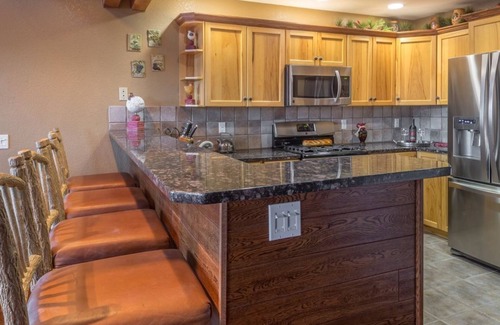 Saddle Ridge House | Ski-in/Out w/private hot tub & gorgeous views - Saddle Ridge Family Retreat