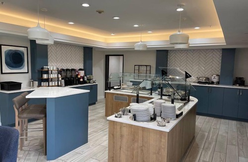 West Des Moines Condo | 1-Bedroom | Top Location | Pool, Hot Tub Access