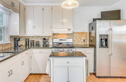 Fairhope House | 1 Mi to Beaches: Fairhope Home w/Yard!