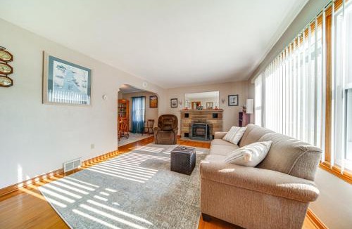 Ashtabula House | < 1 Mi to Lake Erie: Ashtabula Hideaway!