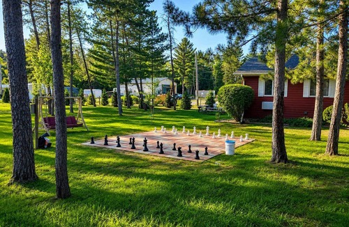 Grayling House | 1 Queen Standard-Woodland Motor Lodge