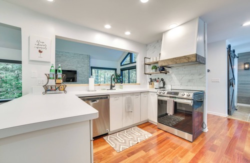 Birchwood Farms Cottage | 10 Mi to Nubs Nob: Modern Retreat w/Fire Pit