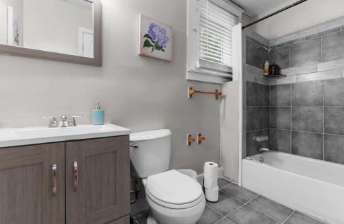 Birmingham House | 10 Mins to Legion Field- Ensley Highlands Hideaway