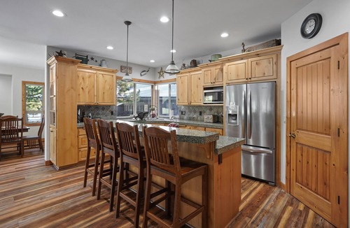 Sunriver House | 11 Vine Maple - Pool Table, Bikes, Luxury Lodge, A/C, SHARC Passes, Hot Tub