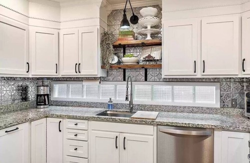 Medford House | 1930s Queen Anne Historic Downtown Retreat