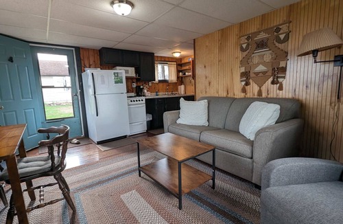 Chippewa Lake Cabin | 1BR Cozy Cabin- Small walk from Chippewa Lake