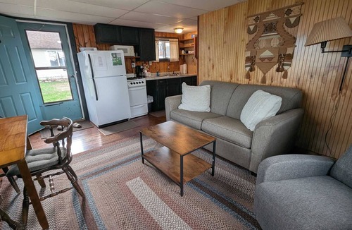 Chippewa Lake Cabin | 1BR Cozy Cabin- Small walk from Chippewa Lake