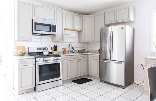 Logan Square Apartment | 1F - ❤️ Trendy 2BR Apartment in Logan Square!
