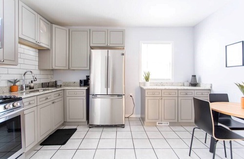 Logan Square Apartment | 1F - ❤️ Trendy 2BR Apartment in Logan Square!