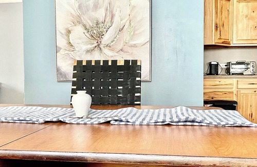 Evanston Apartment | 2-Bdrm Apt In-Unit Lndry & Balcony Near NU Hsptls ALL Basic Essentials
