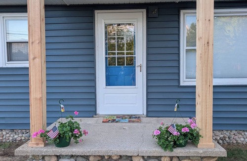 Eastport Cottage | 2-bedroom cottage sleeps 5 just a short walk to Torch Lake